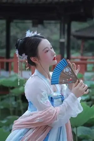 小船上的古代美女图片大全