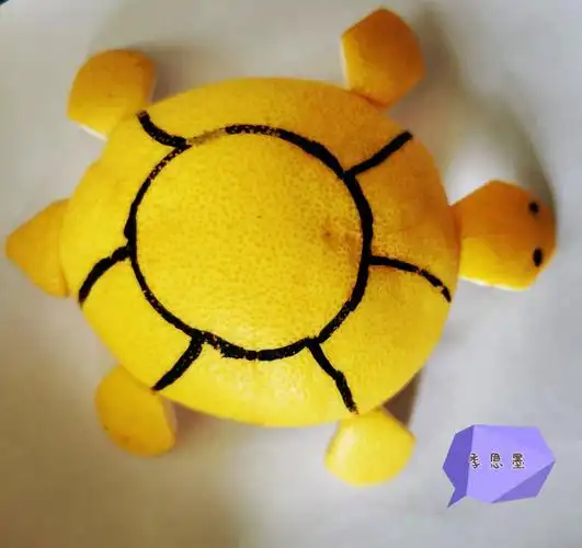 创造力及想象力,我们小3班开展了"柚子大变身"创意比赛