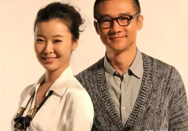 爷爷是开国上将,爸爸是副参谋长,家世显赫的她52岁却仍不婚不育