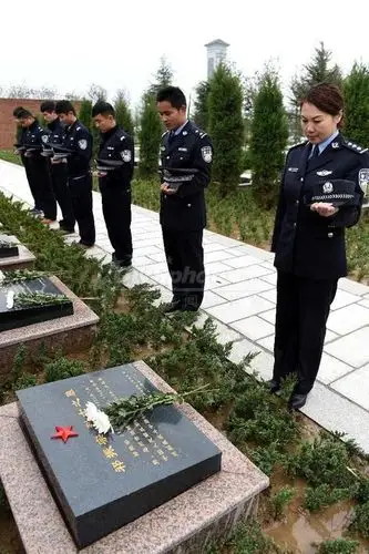 清明祭典烈士—— 向为共和国流血牺牲的人民警察致敬!
