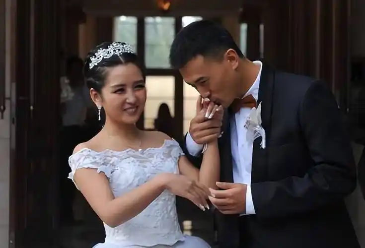 何洁混乱爱情:三段恋情,两段婚姻,三个孩子,两个爹_舞台_赫子铭_超女