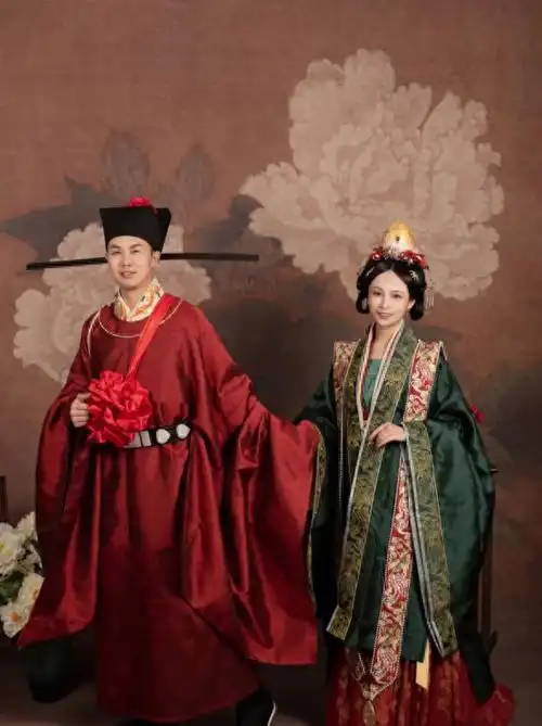 婚礼|新娘|庄重|婚服|红盖头_网易订阅