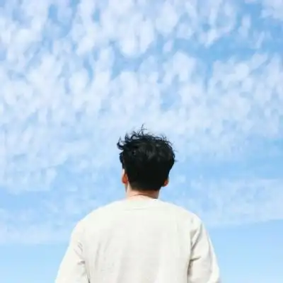 干净阳光的男生头像青春有朝气