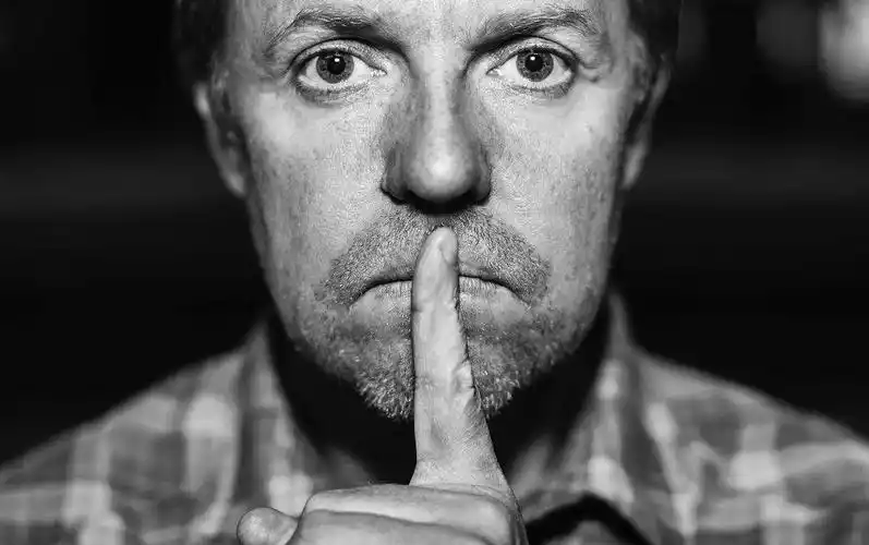 做人一定要管住自己的嘴!懂得说话的方式,请勿说这8类话!