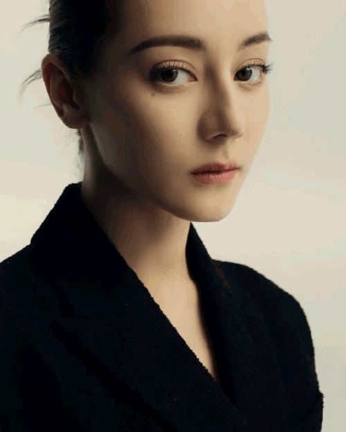 迪丽热巴摩登裙