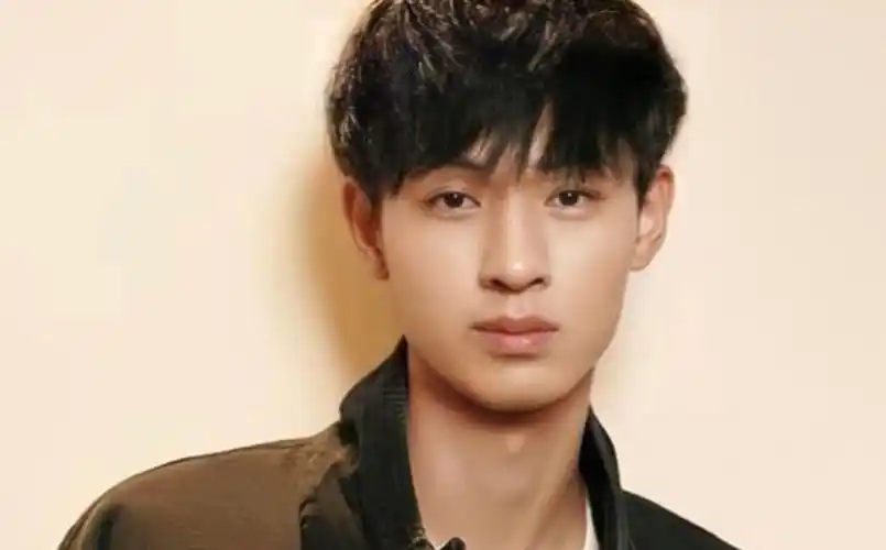 秦霄贤粉丝助力乡村教育振兴捐赠两间健康体育室