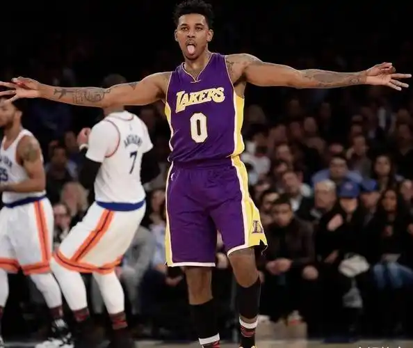 不过,尼克杨曾经在勇士队夺取了总冠军,所以,如果尼