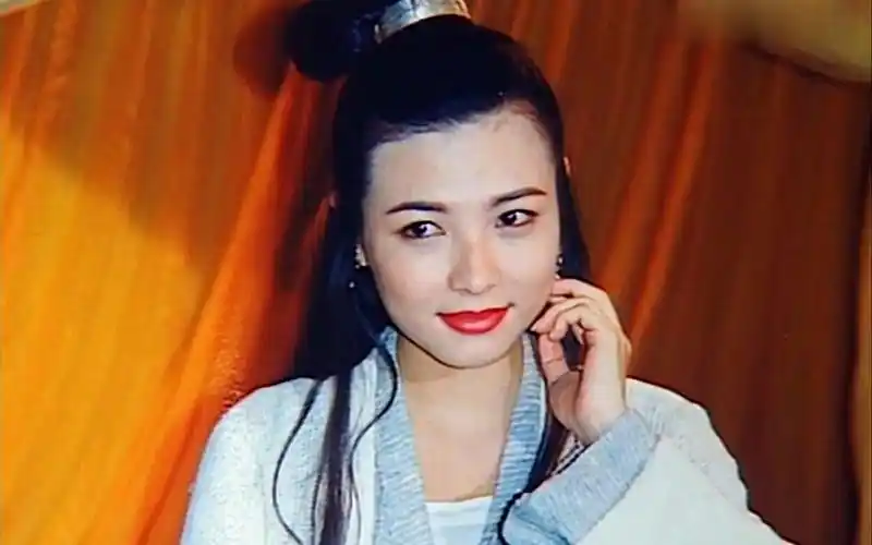 94版《倚天屠龙记》小昭三次为张无忌唱《俩俩相忘》,音乐响起好听哭