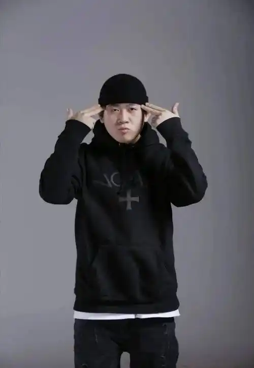 乃万现场加入nous厂牌!没想到capper又又被骂惨了?_派克_西安_节目