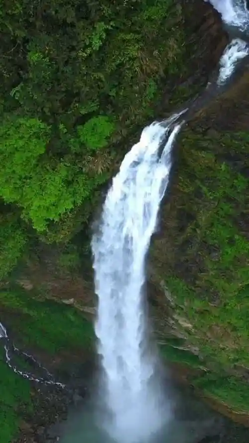 张家界天河瀑布,飞流直下三千尺,疑是银河落九天