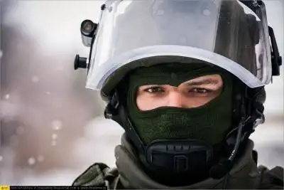 游戏使命召唤中有全身重甲的"无畏战士",当然图中是日本玩家cosplay的