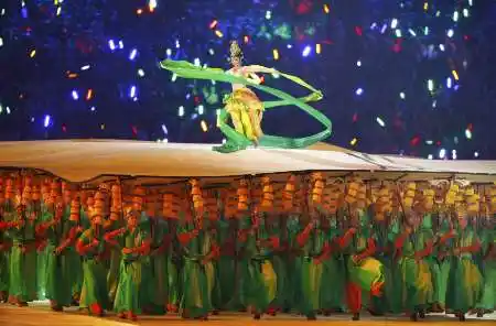 图文北京奥运会开幕式盛大表演独舞演员长袖飘飘