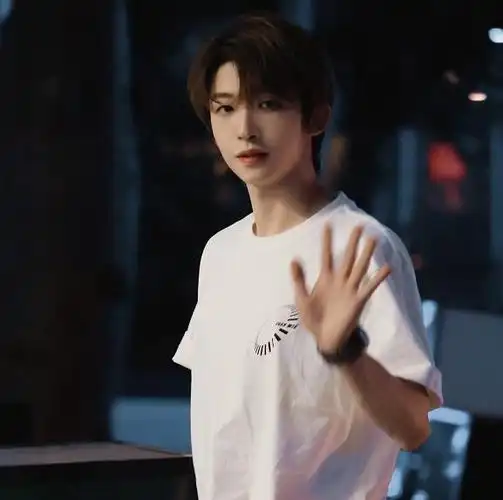 怪不得看创4刘宇眼熟,曾上过《王牌对王牌》,贾玲对他评价真实