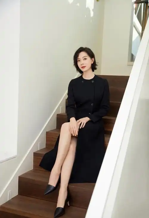 陈数真是人淡如菊低马尾配灰色长衫尽显优雅气质知性女人典范