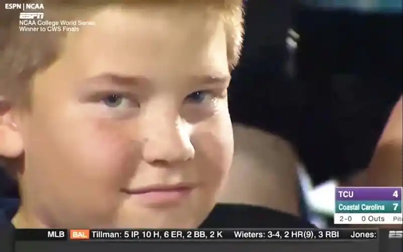 小胖子搞笑挑眉坏笑表情包原出处不要太抢镜