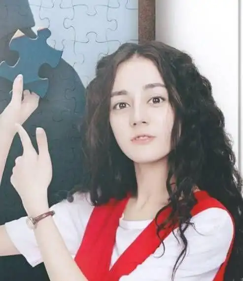 戚薇新发型泡面头少女感十足