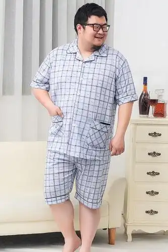 来自河北唐山的王建国,是一名初中老师,今年已经45岁了,王建国身高175