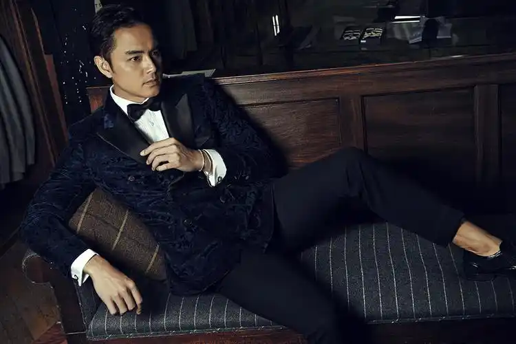 明道西装大片曝光"霸道总裁"秒变"王牌特工"