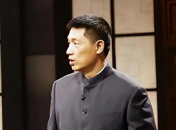 石凉是北京电视台《档案》的主持人,他有着多才多艺的人生经历.