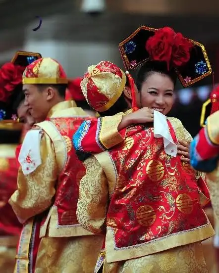 50位满族"格格"集体出嫁(组图)