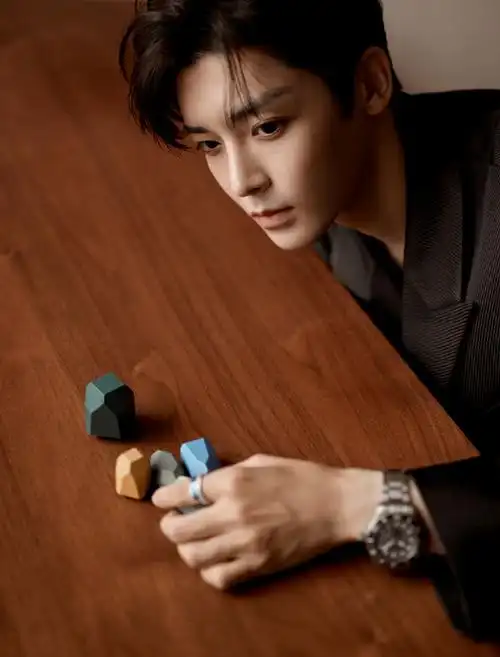 侯明昊下班随拍##侯明昊敢不敢再往下拍拍