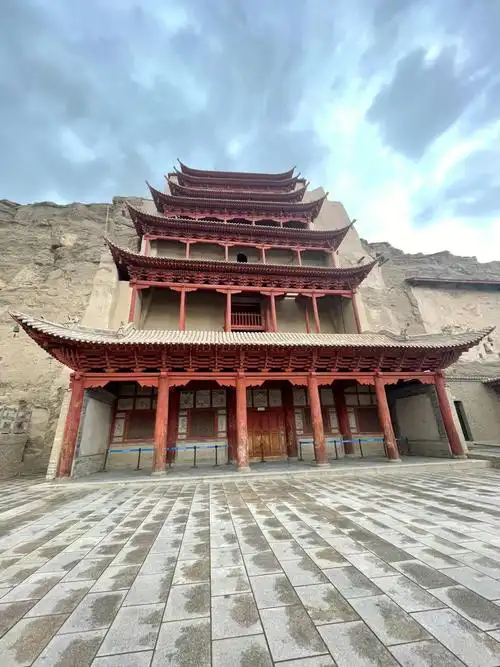 敦煌莫高窟感受历史穿越古今