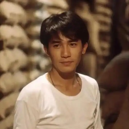 梁朝伟的眼睛,为何被称作"秘密武器"?看完你就明白了