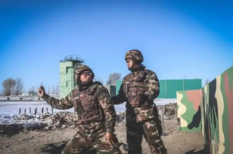 15直击新兵手榴弹投掷现场