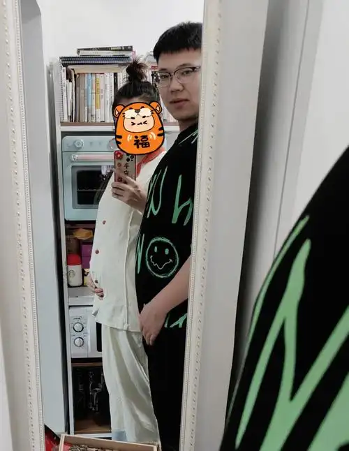 来跟喝了酒的舅舅比比谁的肚肚更大哈哈