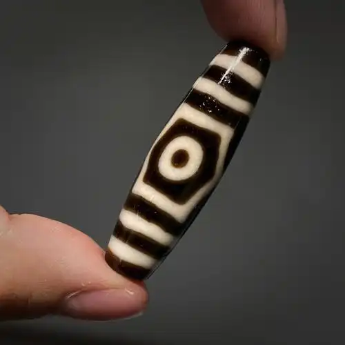 一颗仿的比较好的天珠