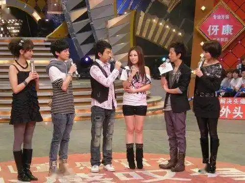 第一,湖南台投资,以吉林卫视为平台,做了一个叫《超级乐八点》的综艺