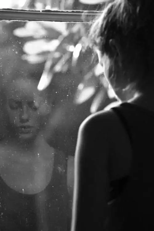 欧美范 唯美 忧伤 黑白 镜子 头像