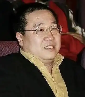 宋丹丹前夫英达一生爱过三个女人,祖上一个比一个尊贵!