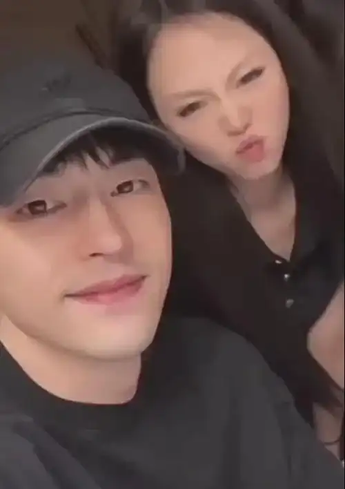 邓伦近况曝光和美女亲密合影疑有新恋情频繁露面想复出