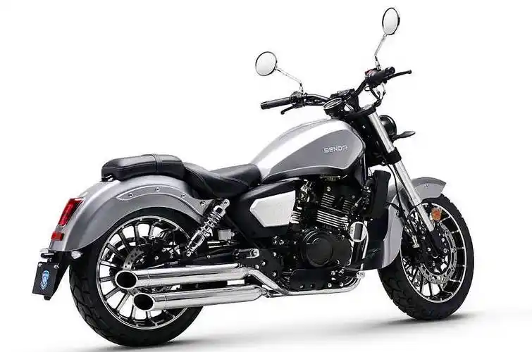 续航王者太子车双缸水冷引擎油箱达到19l极速可达160