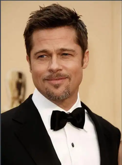 普通话:莱昂纳多·迪卡普里奥粤语:李安纳度·迪卡比奥英文名