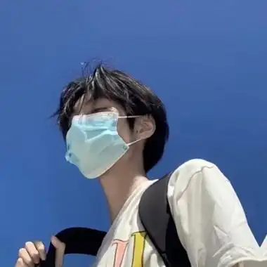 超清戴口罩男生头像清新阳光头像男口罩帅气图片
