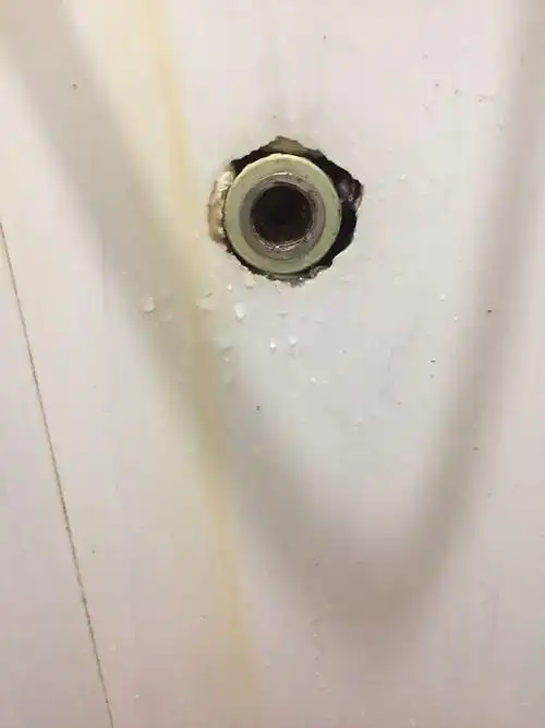 家里没用的水龙头,买了个堵头给堵住了,时间久了不知道堵头会不会被撑