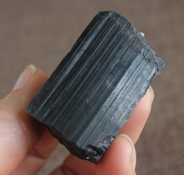 水玉冰魄天然电气石黑碧玺原石托玛琳把玩手把件大中号原矿泡脚