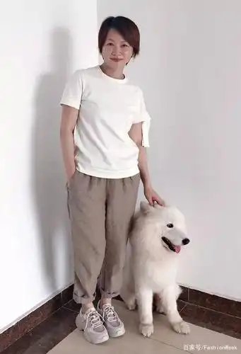 53岁刘玉翠近照曝光,保养得宜状态佳,至今未婚心态好