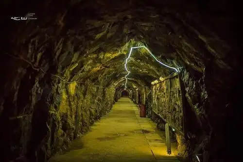 唐代金窟,也就是唐朝时期在此开采黄金的矿洞,在海拔610米的山腰上.