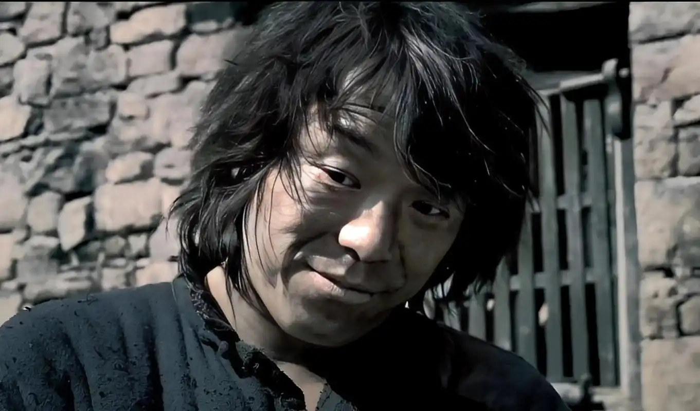 原来,黄渤笔下的父亲患有老年痴呆症,时刻需要专业的护理人员陪伴,就