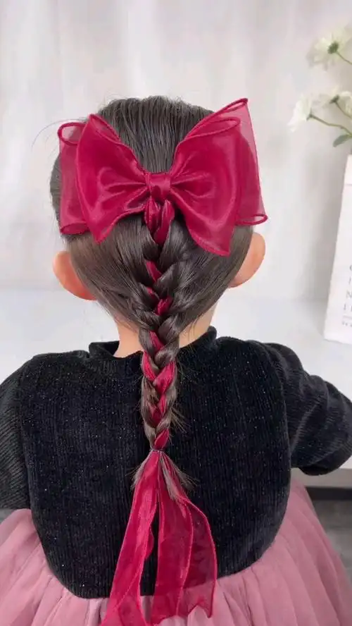 儿童编发:新年给女儿安排蝴蝶结飘带编发,洋气又好看哦