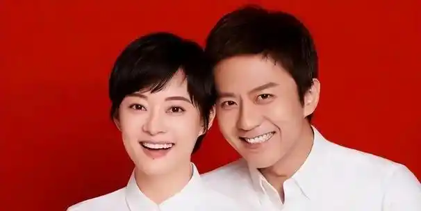 孙俪晒全家福为爱女庆生,10岁小花遭爸妈夹吻,邓超为爱改变太多