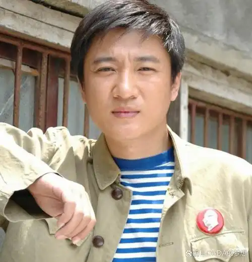 眼看着离高考也不到三个月,韩青就干脆放弃了音乐学院,回家专心复习