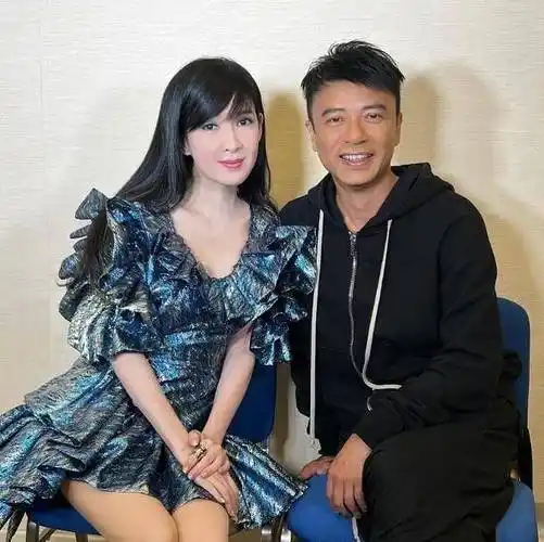 54岁黎明打头阵,周慧敏载歌载舞_观众_陈慧娴_感情