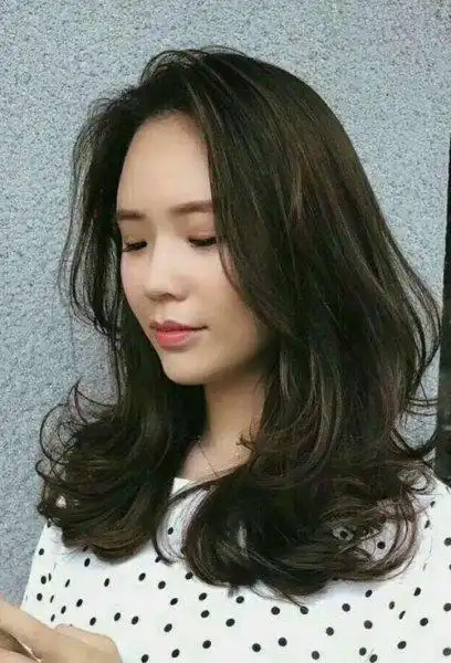 40岁女性塑造减龄中长卷发 智慧女人精选波纹卷发图片(2) - 发型设计