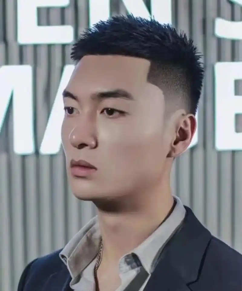 三款干练的男生短发两边剪短中间打薄精干利落又阳光帅气