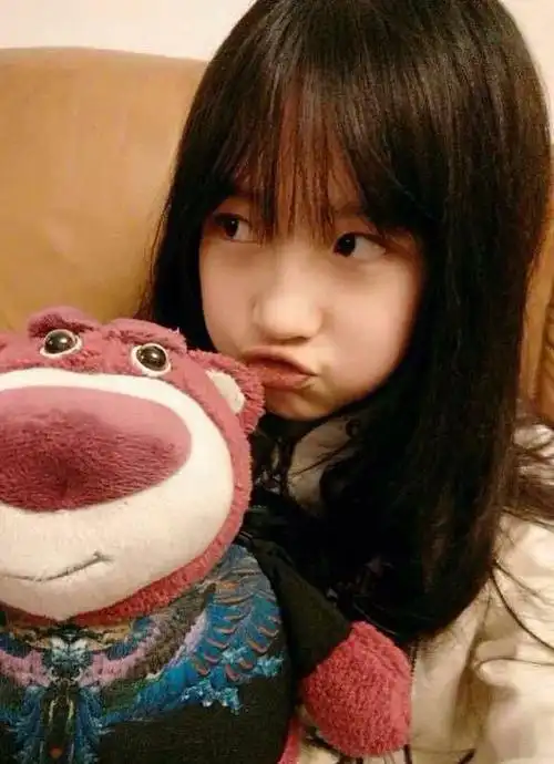 最近喜欢上了一个14岁的小姑娘了,管不住自己