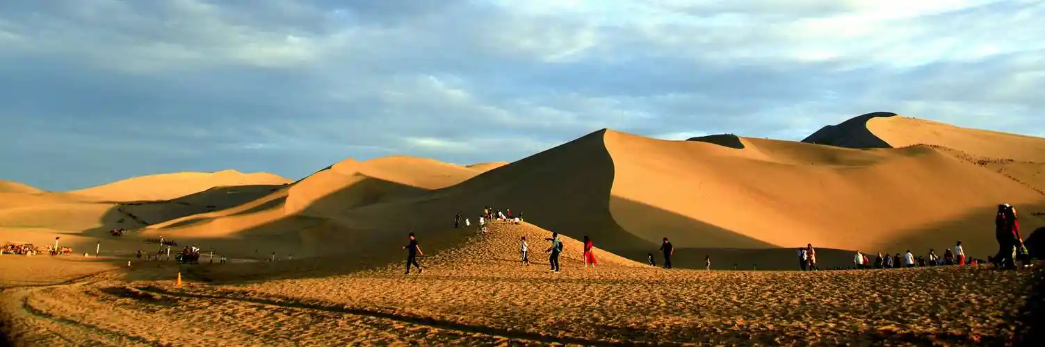 等了七十多年,终于盼来了大漠里的驼铃声(附横屏长图)